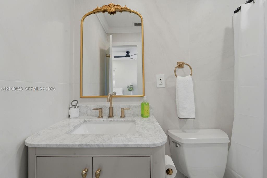 800 Alamanda Drive Property Photo 6