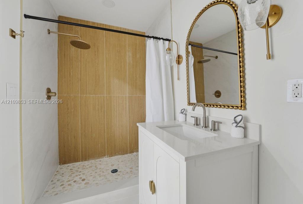 800 Alamanda Drive Property Photo 7