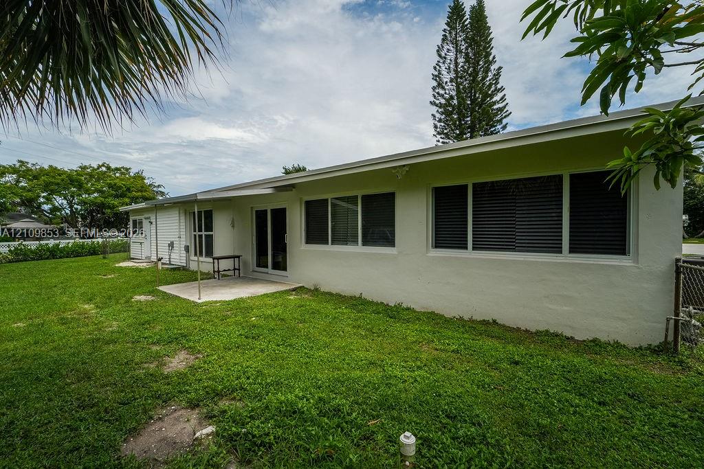 800 Alamanda Drive Property Photo 9