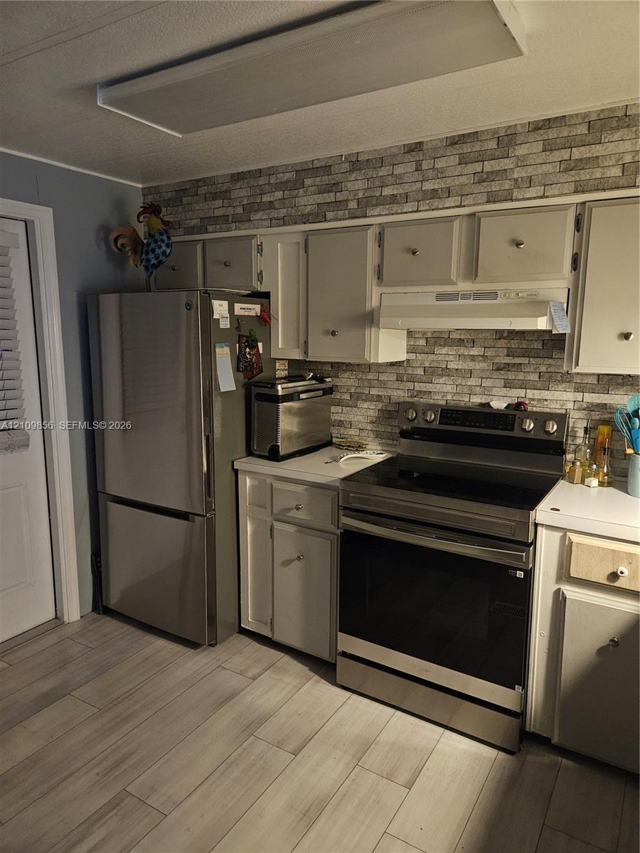 8 La Mesa Property Photo 17