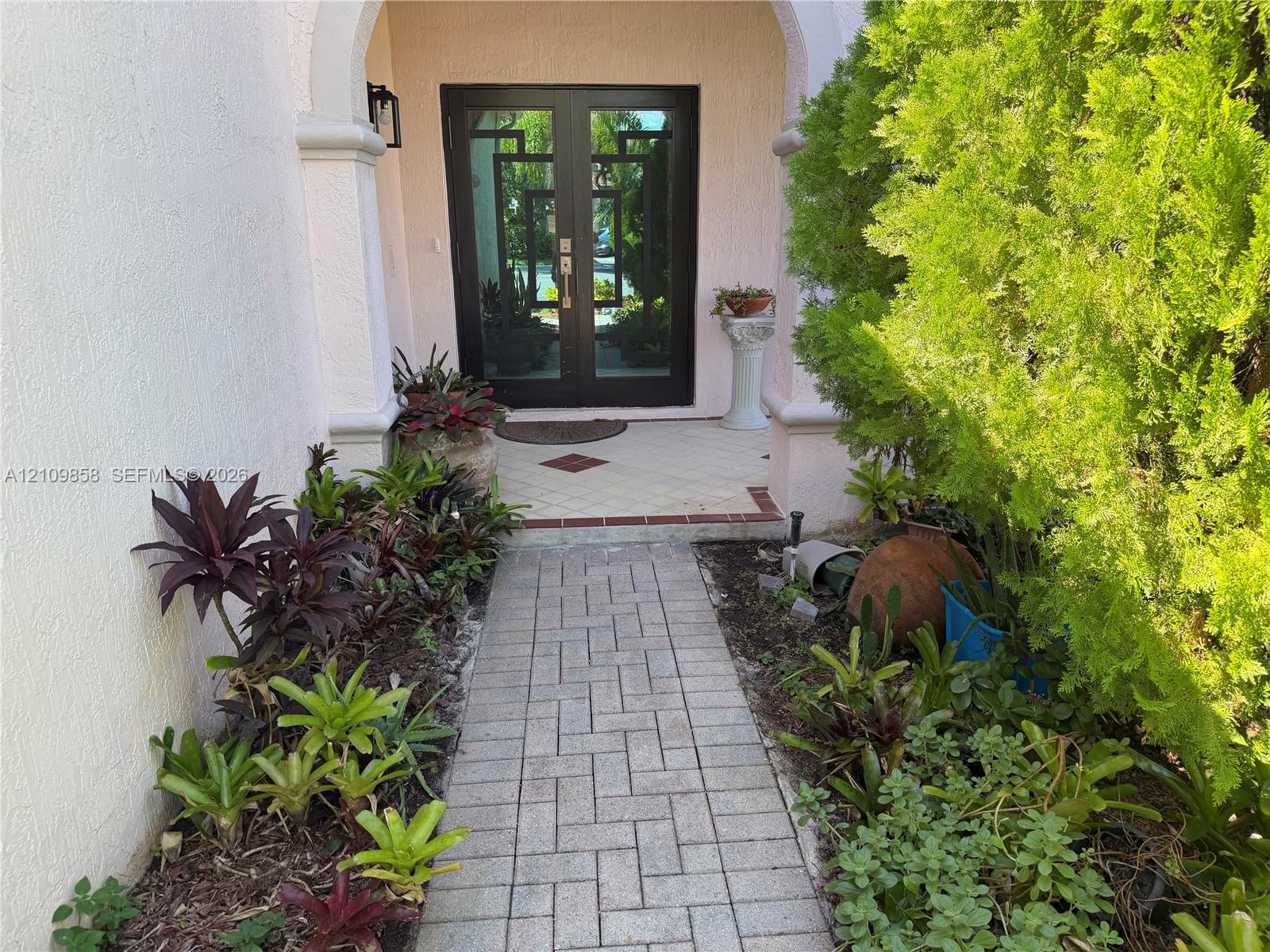 1603 E Banyan Way Property Photo 1