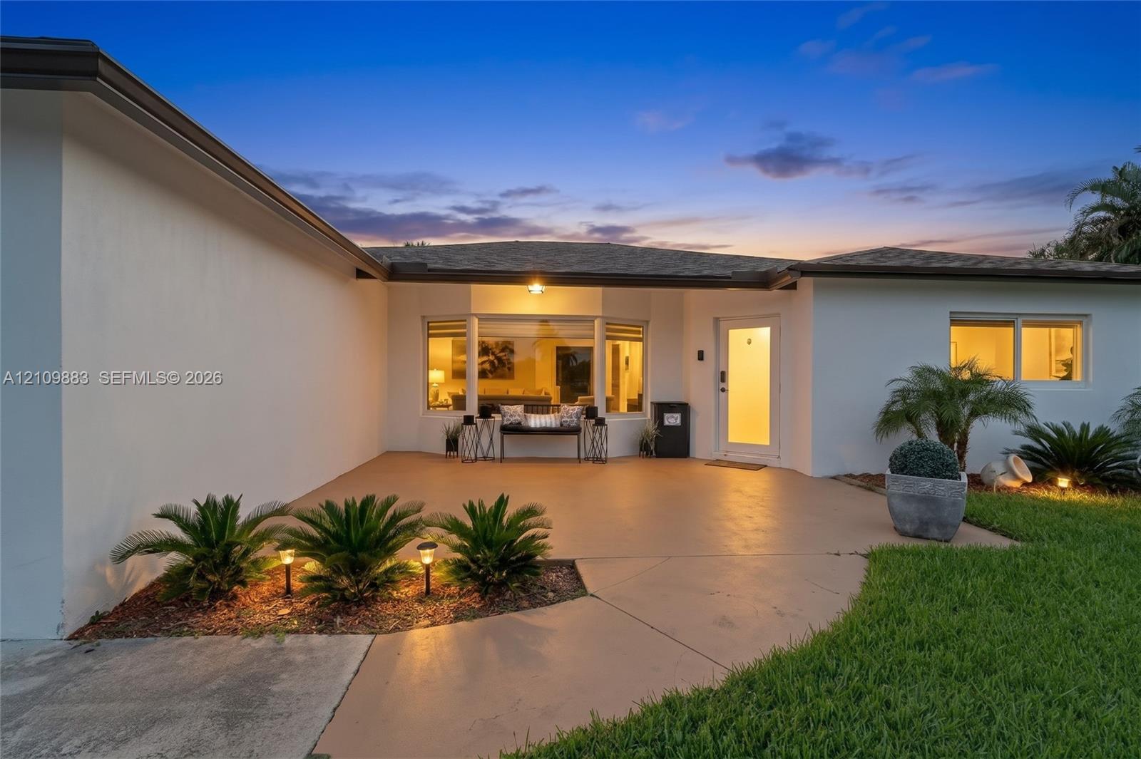 751 Sw 54th Avenue Property Photo 1