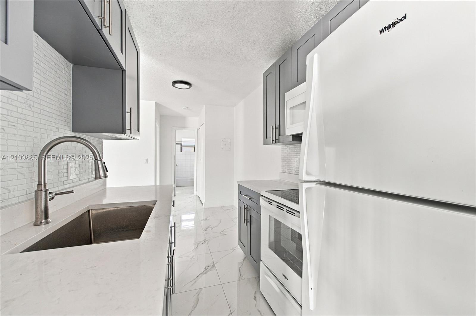 1921 Sw 69th Avenue 209 Property Photo 12
