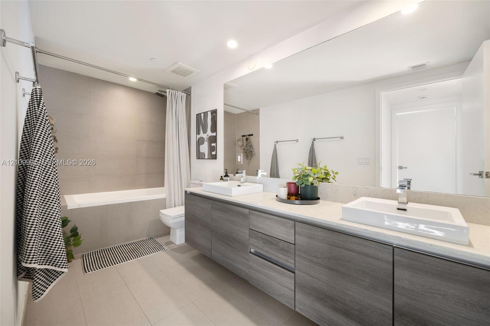 1080 Brickell Avenue 2302 Property Photo 14