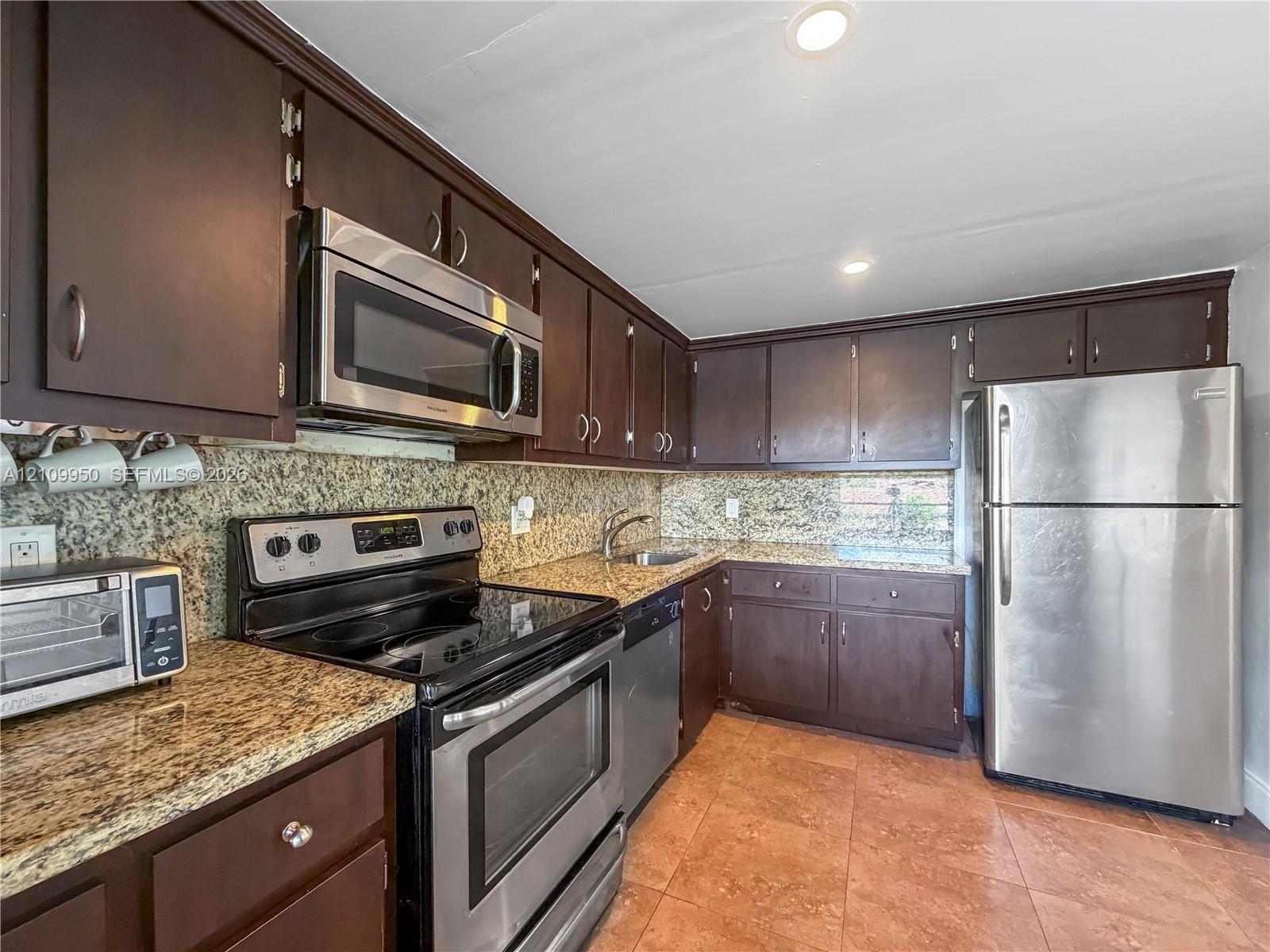 21785 Cypress Drive 46h Property Photo 5