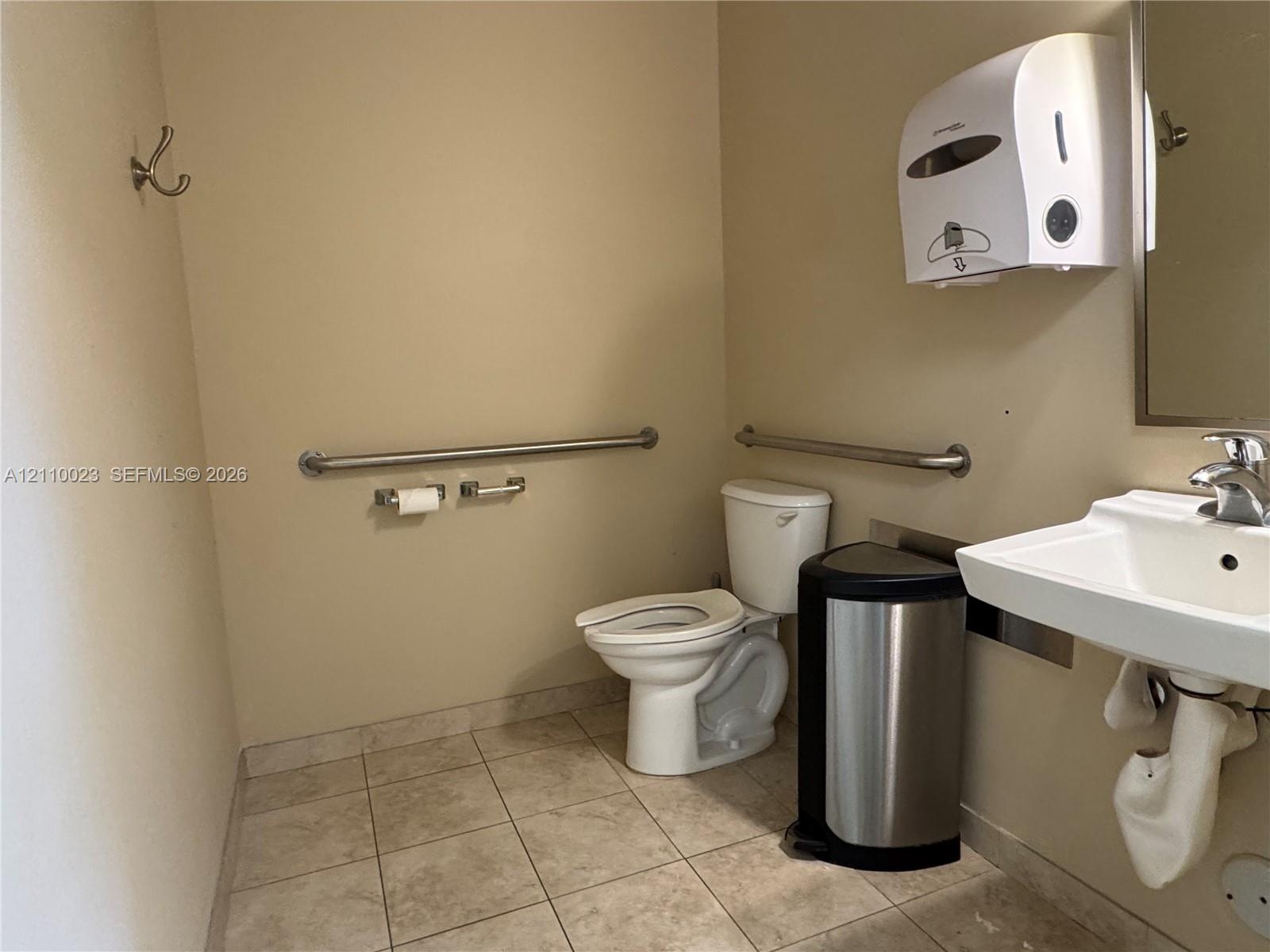2120 S Federal Highway Property Photo 12