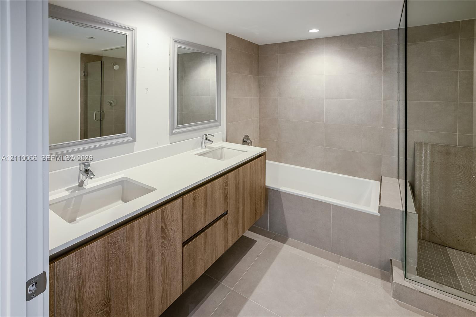 529 Sw 11th Street 101 Property Photo 18