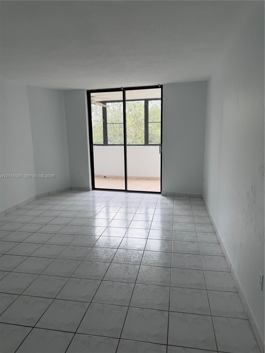 10850 N Kendall Drive 412 Property Photo 2