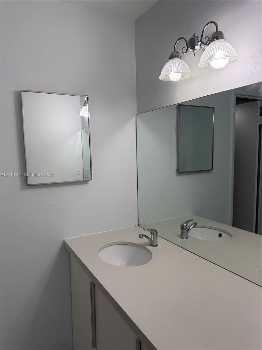 10850 N Kendall Drive 412 Property Photo 6