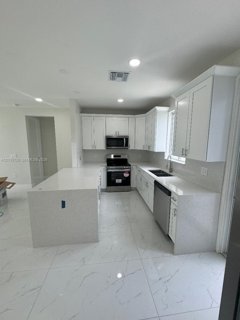 A12110125 Property Photo 2