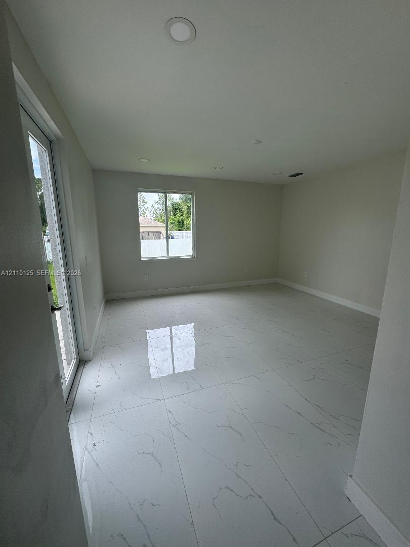 A12110125 Property Photo 5