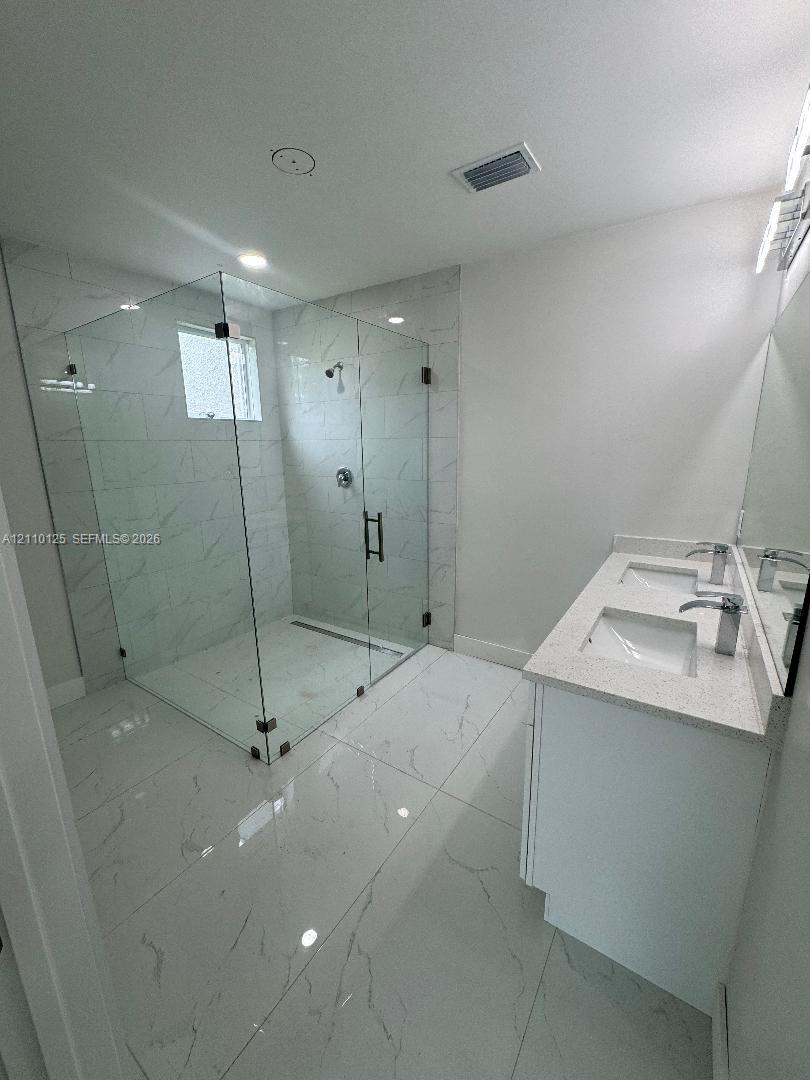 A12110125 Property Photo 6
