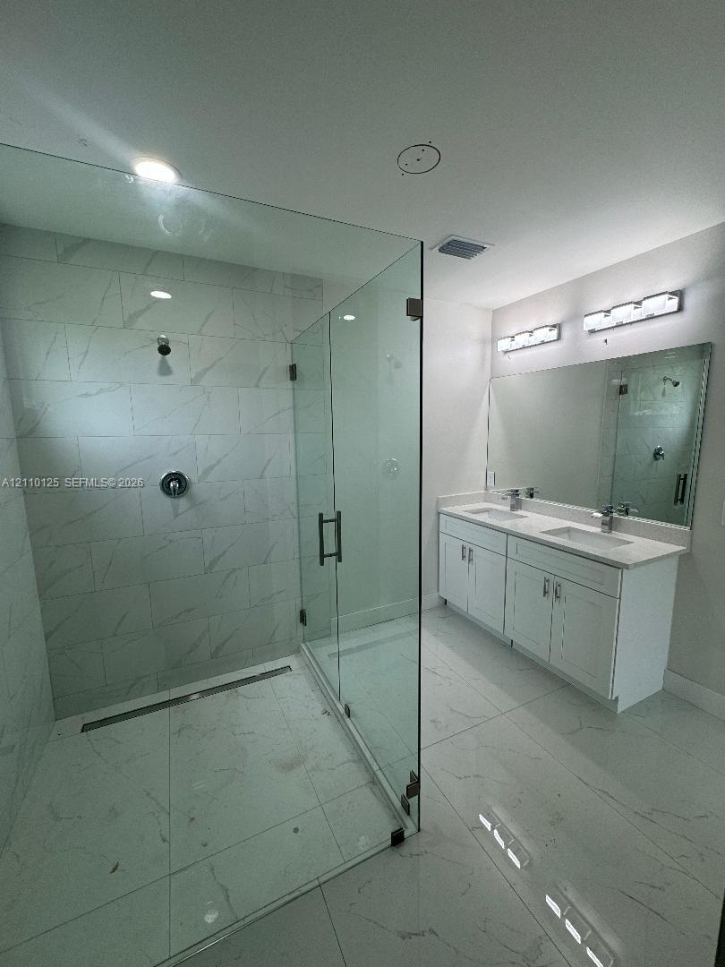 A12110125 Property Photo 7