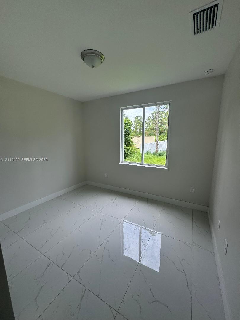 A12110125 Property Photo 11