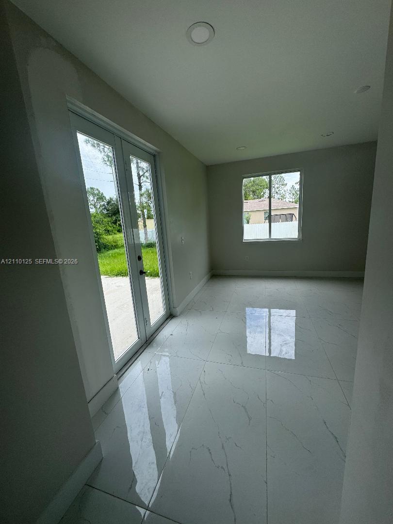 A12110125 Property Photo 12