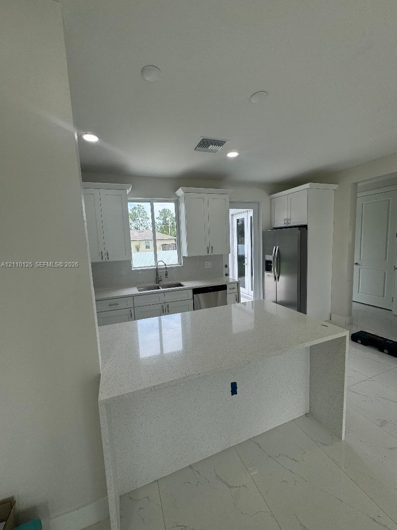 A12110125 Property Photo 13