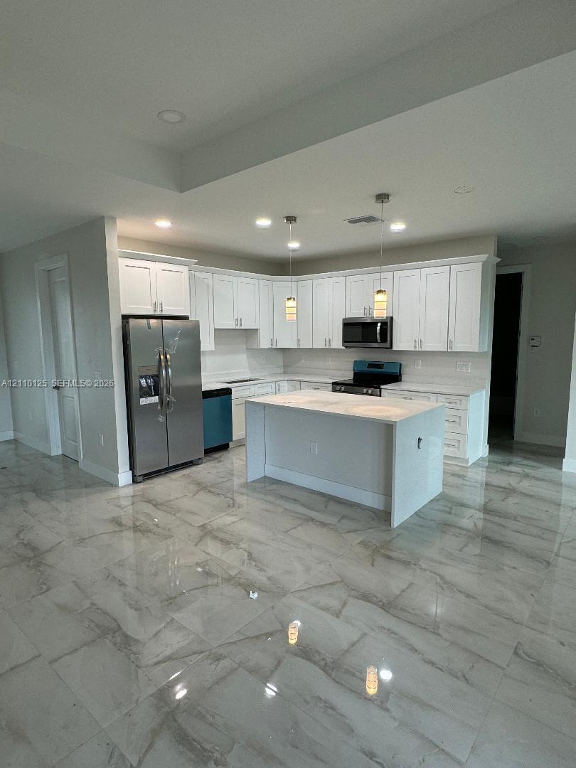 A12110125 Property Photo 14