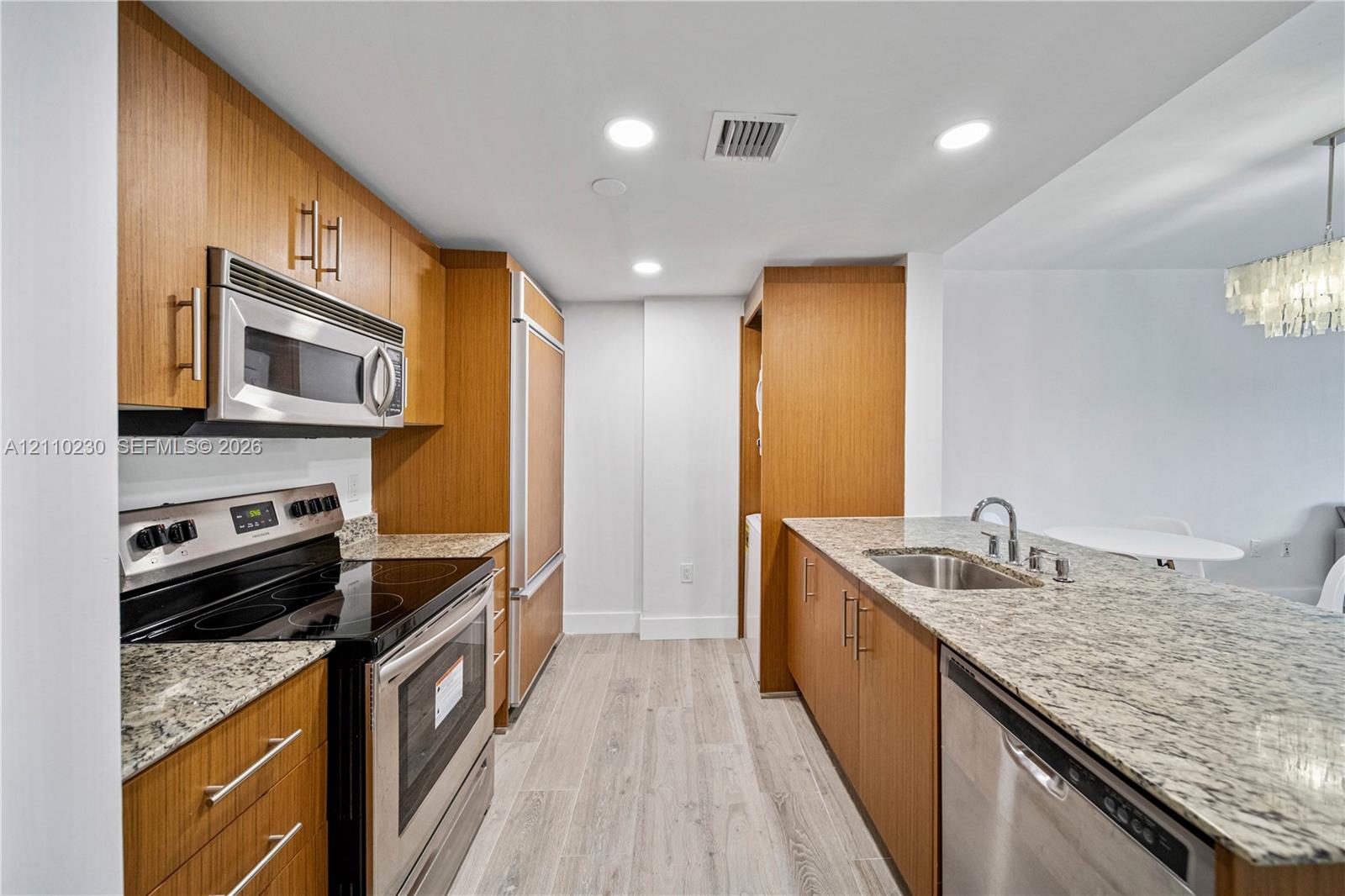 10275 Collins Avenue 224 Property Photo 6