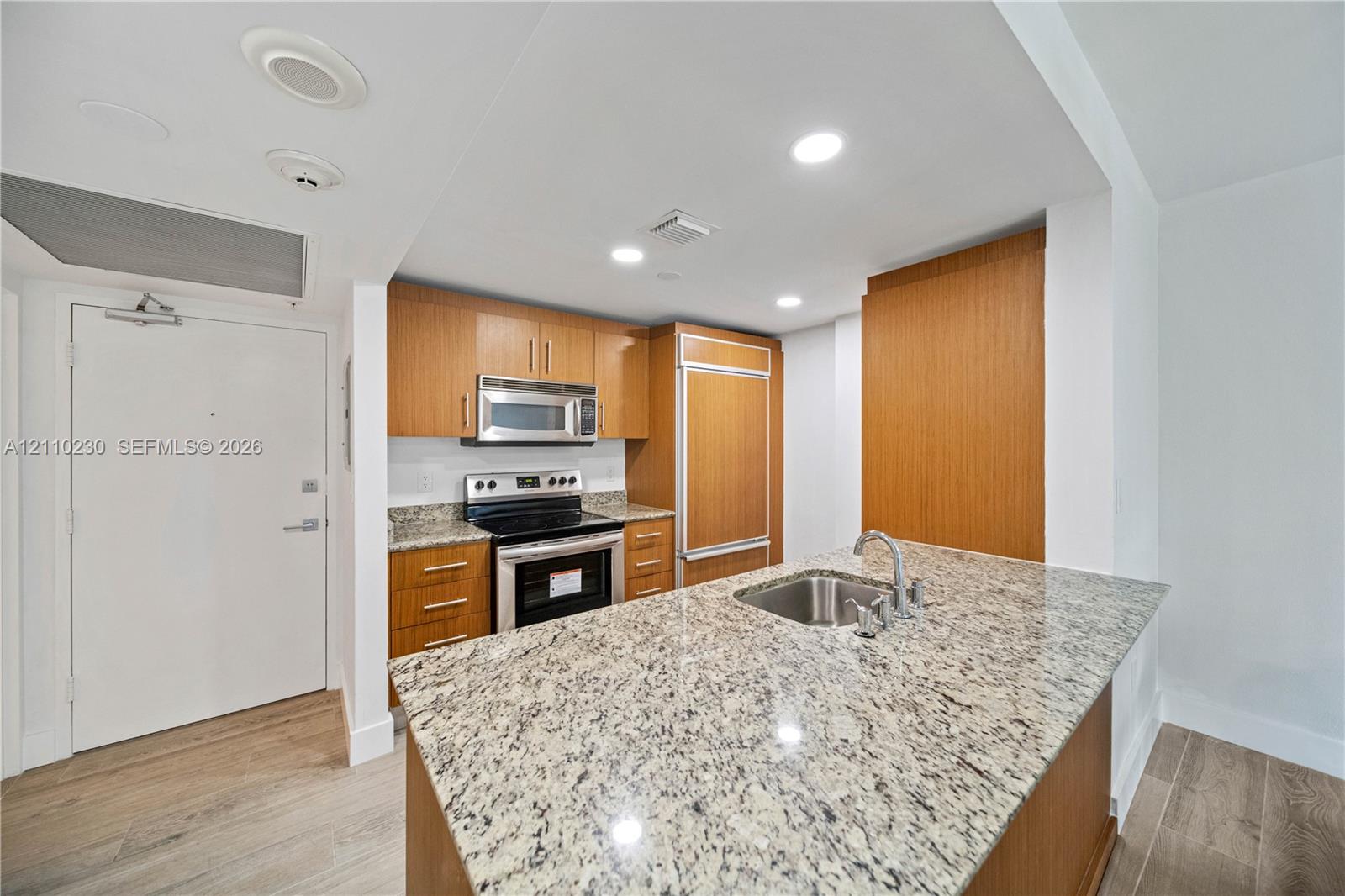 10275 Collins Avenue 224 Property Photo 7