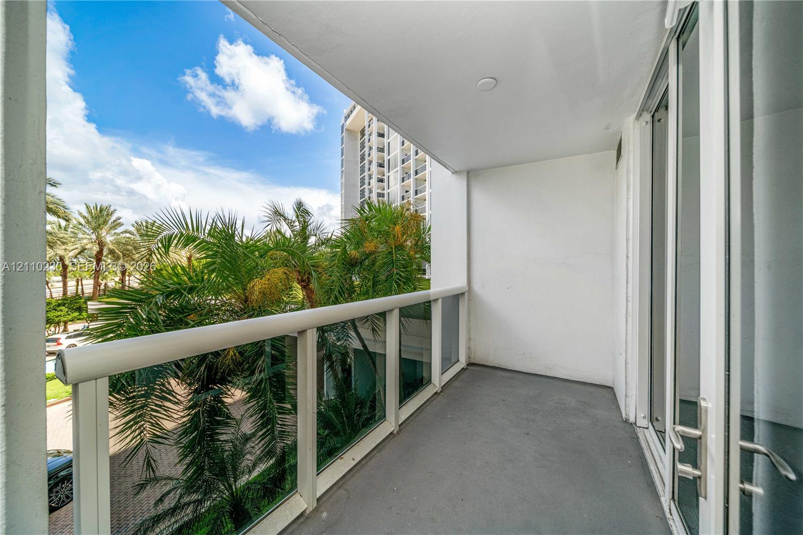 10275 Collins Avenue 224 Property Photo 20