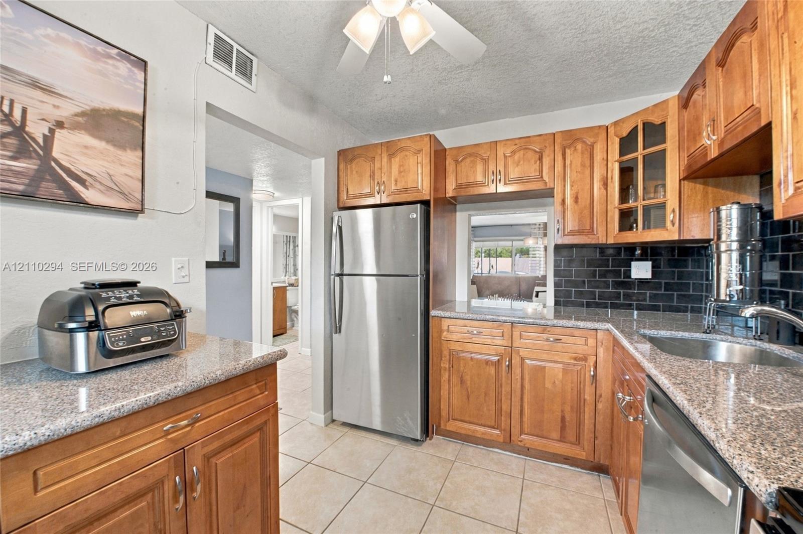 8605 W Sample Road 211 Property Photo 9