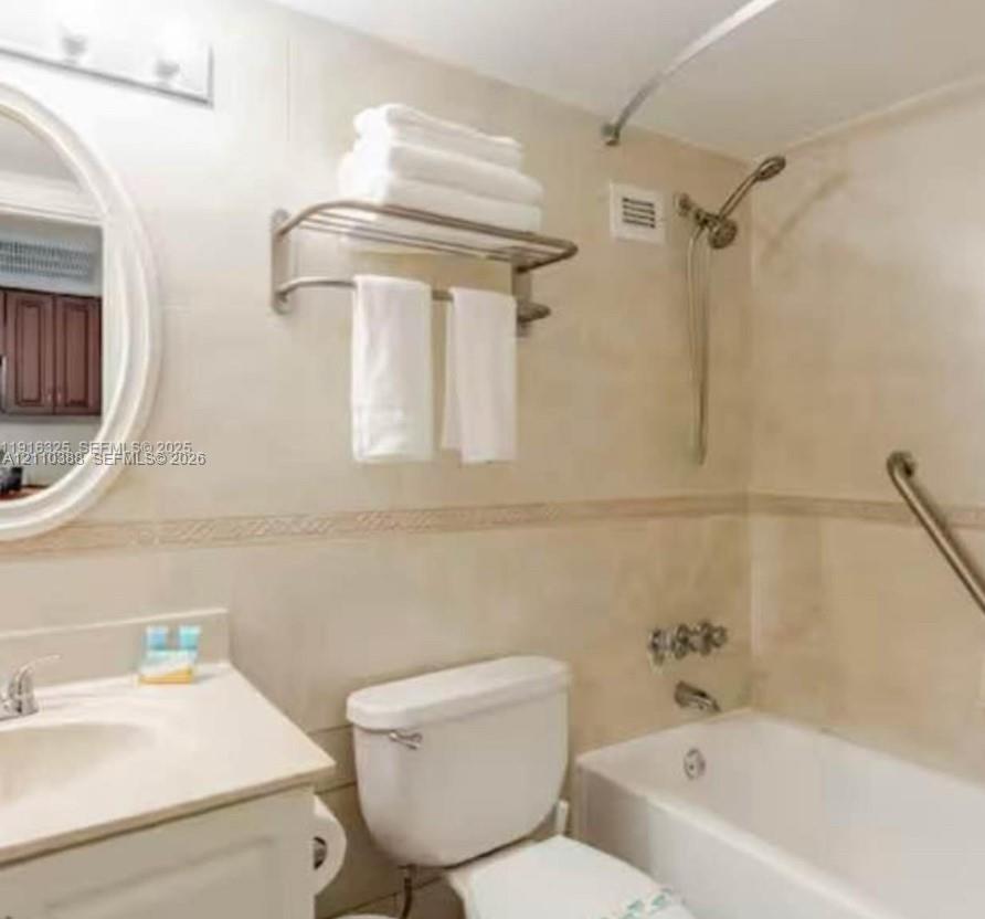 19201 Collins Avenue 733 Property Photo 5