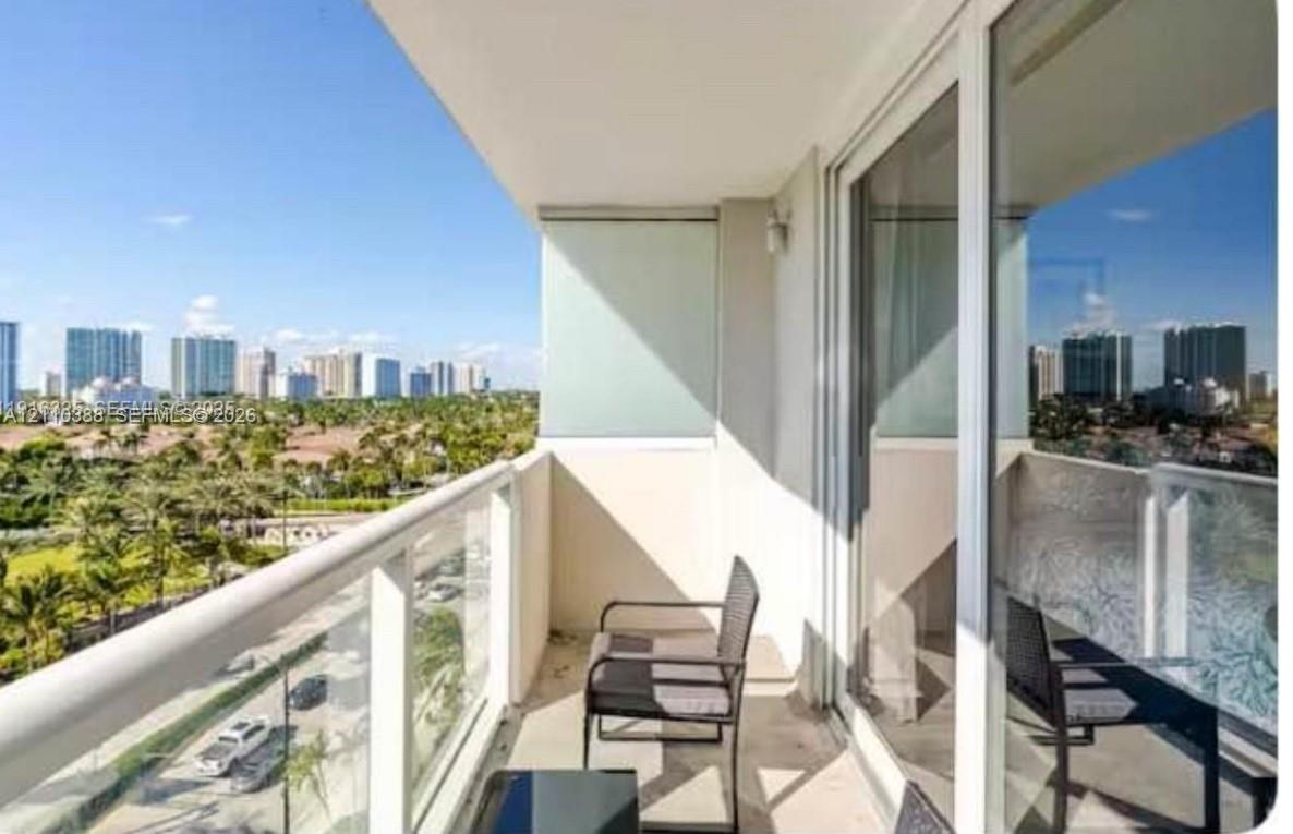 19201 Collins Avenue 733 Property Photo 6