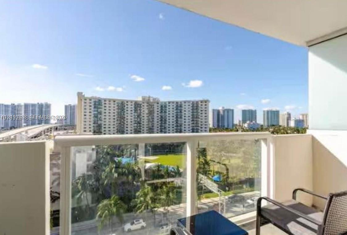 19201 Collins Avenue 733 Property Photo 7