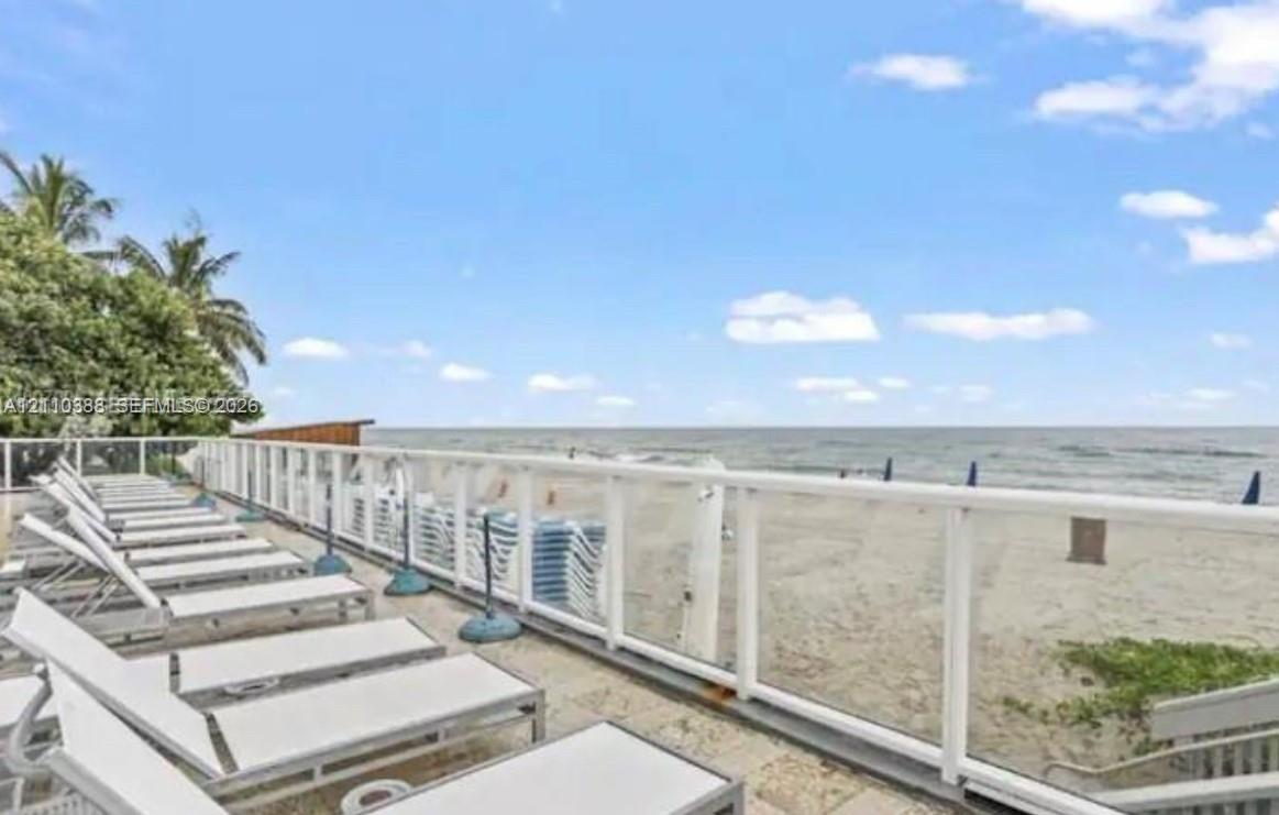 19201 Collins Avenue 733 Property Photo 9