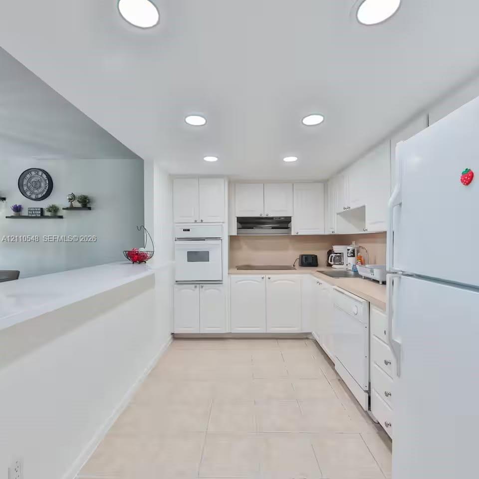 19370 Collins Avenue 622 Property Photo 4