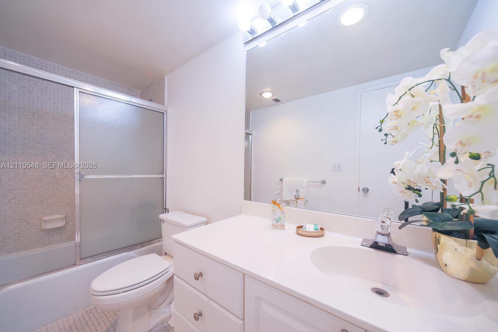 19370 Collins Avenue 622 Property Photo 12