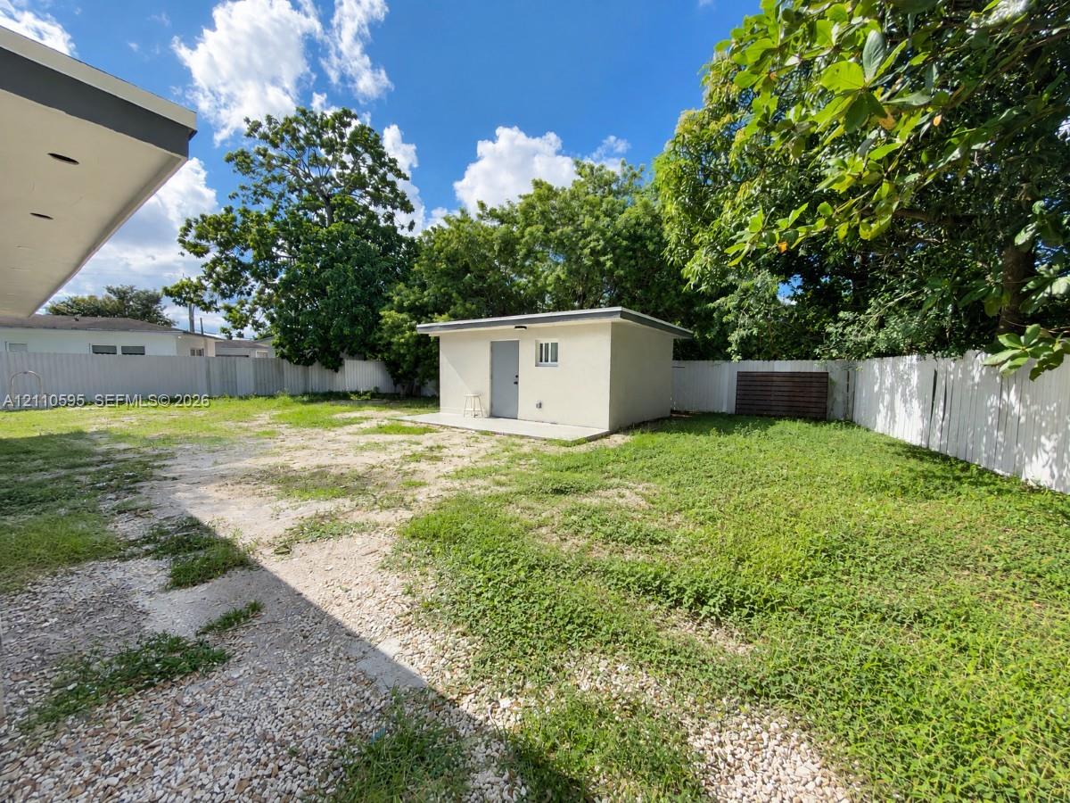 2125 Nw 158th Street Property Photo 4
