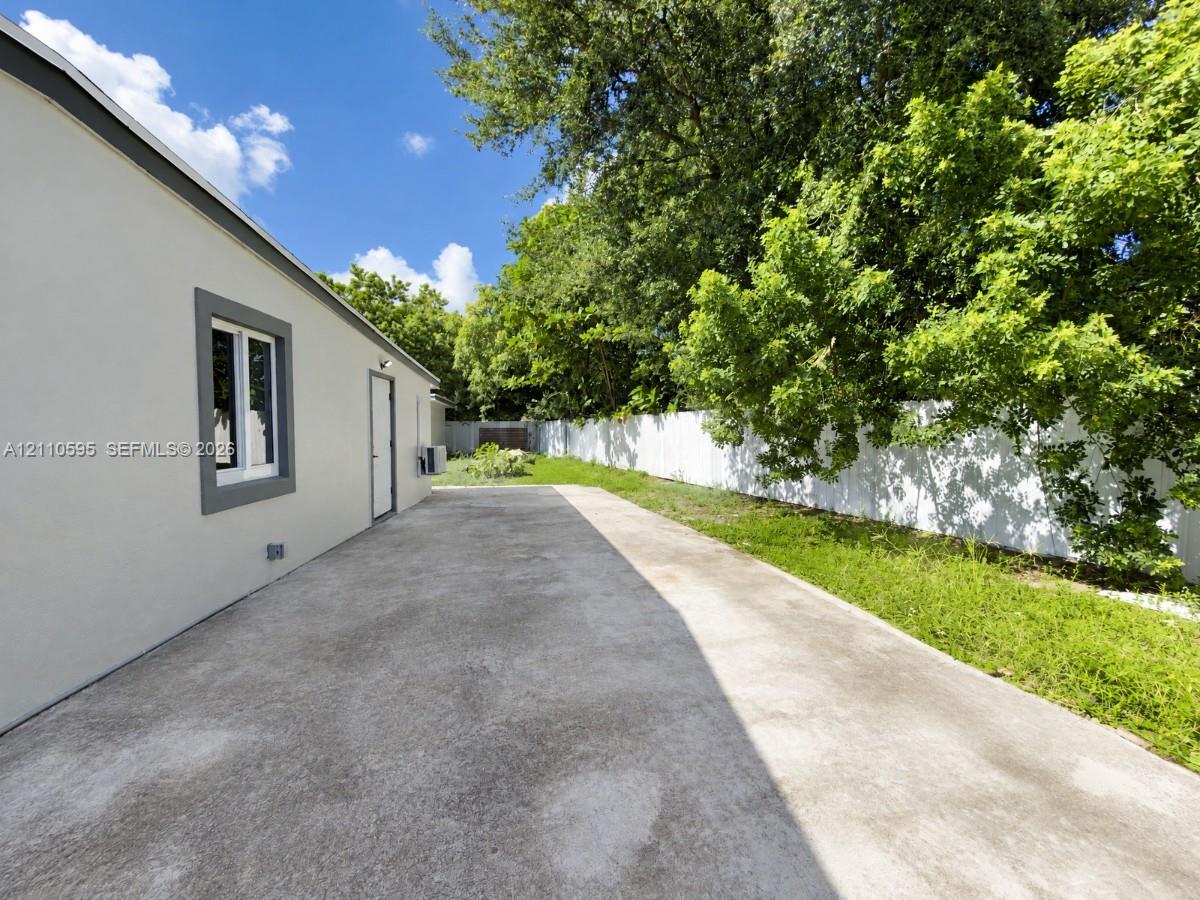 2125 Nw 158th Street Property Photo 5