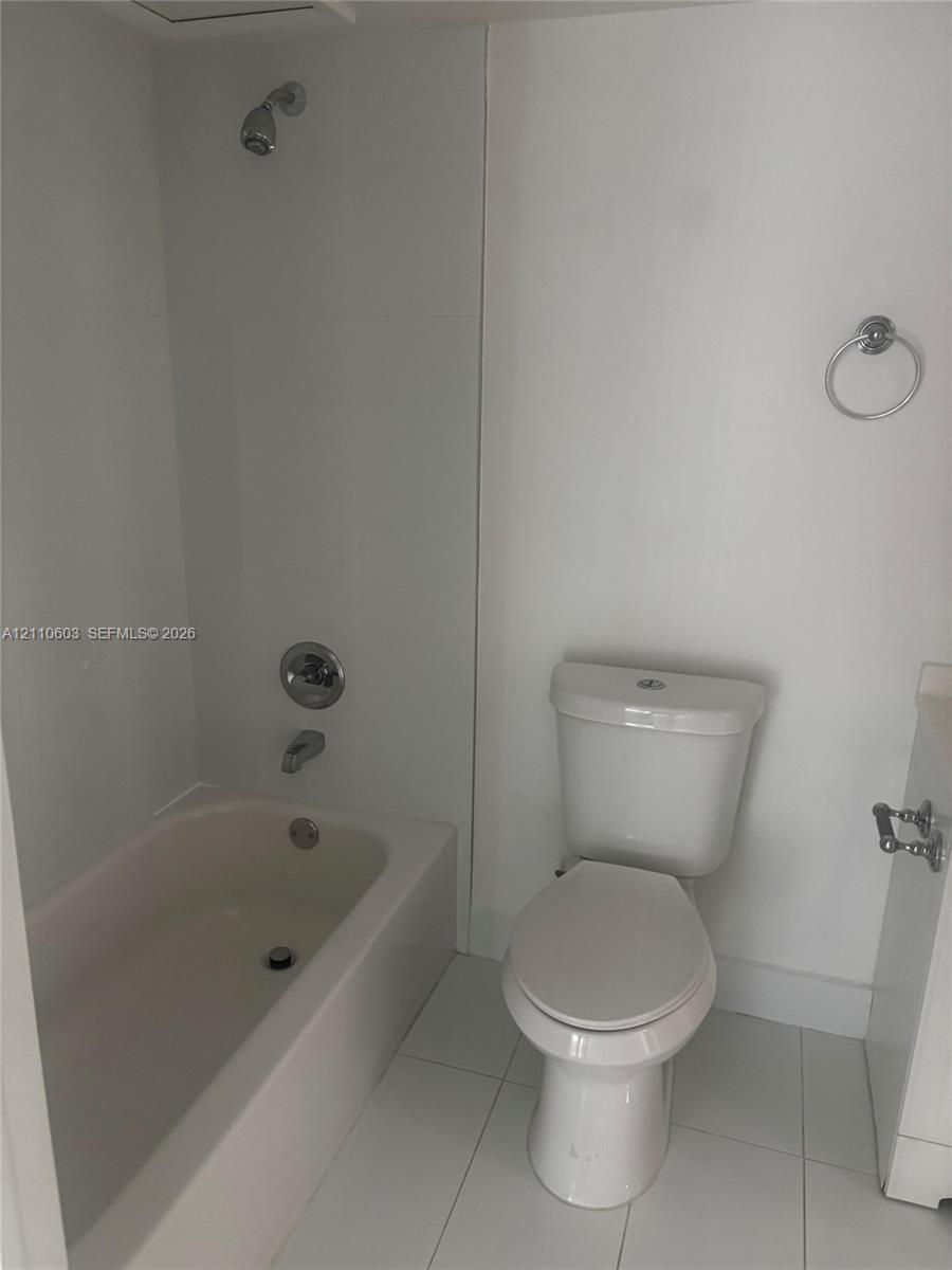 11790 Sw 18th Street 402-3 Property Photo 6