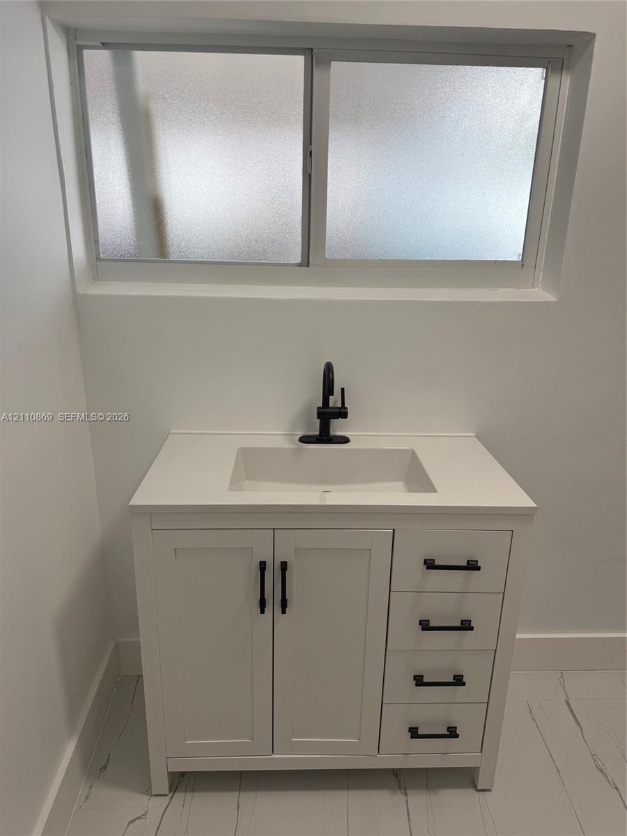A12110869 Property Photo 6