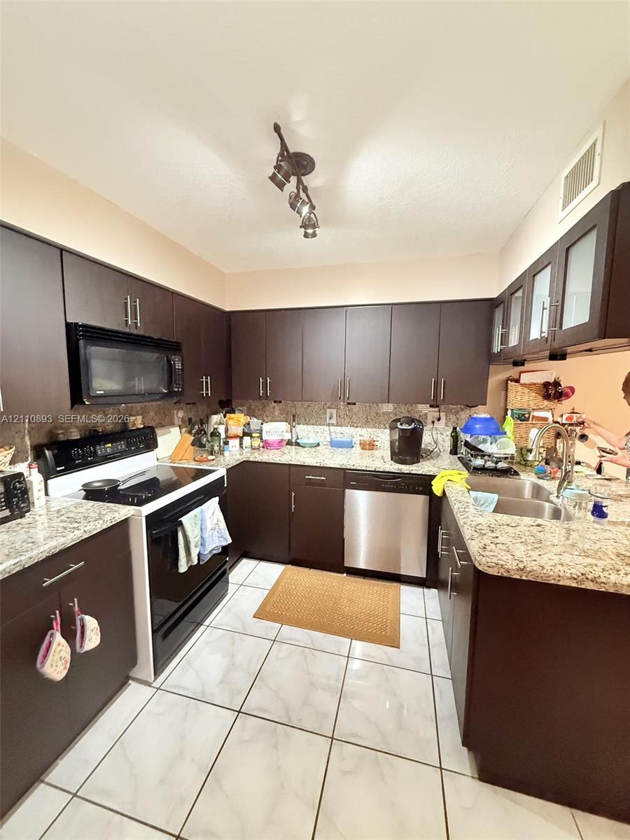 261 Navarre Avenue C-8 Property Photo 9
