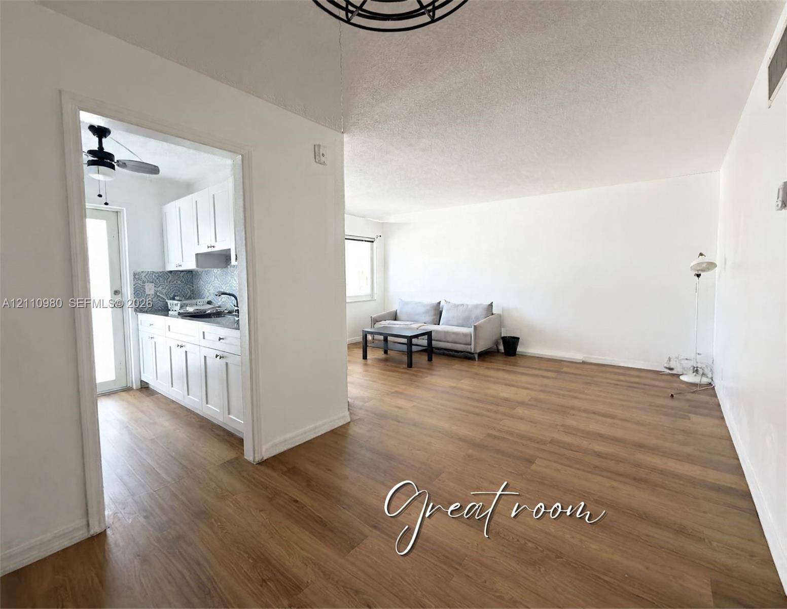 1719 Wiley Street 10 Property Photo 5