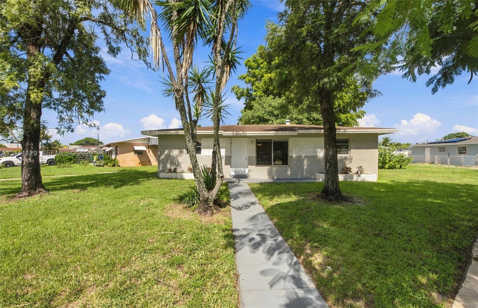 2219 SW 68th Terrace Property Photo 1