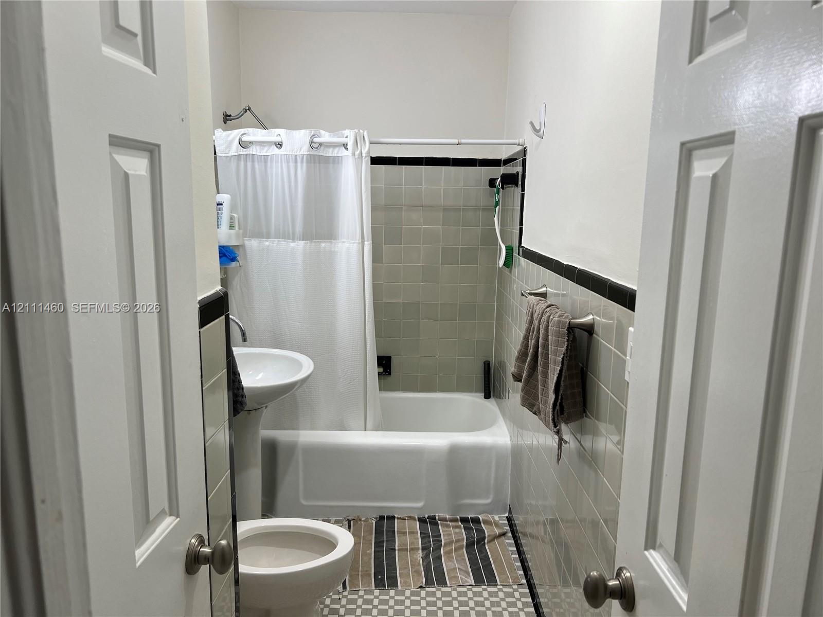 330 W Enid Drive Property Photo 4