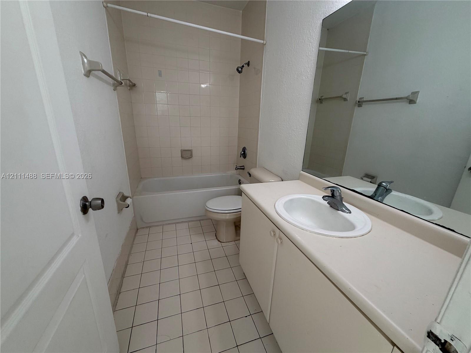2460 Se 16th Terrace 204 Property Photo 6