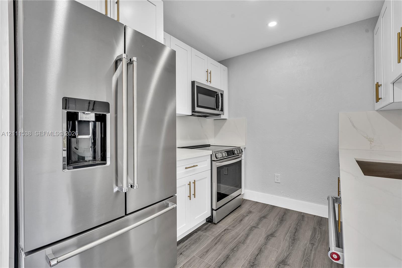 255 Ne 41st Street Property Photo 5
