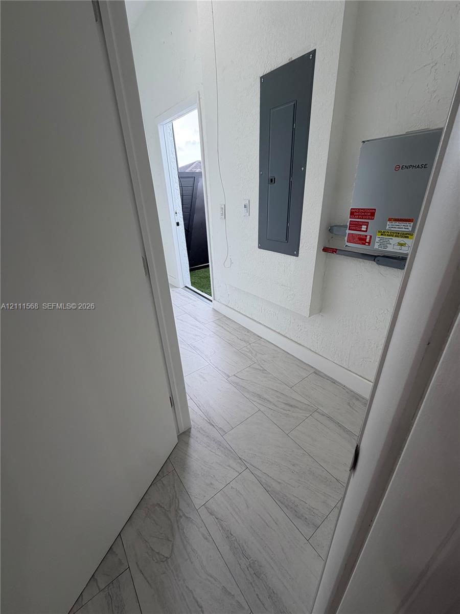 A12111568 Property Photo 3