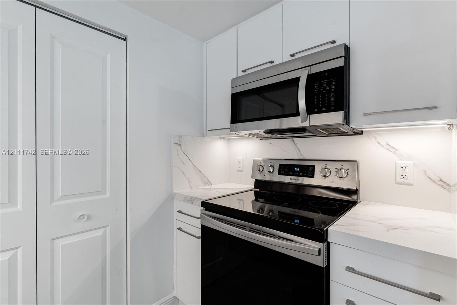 2000 N Bayshore Drive 619 Property Photo 10