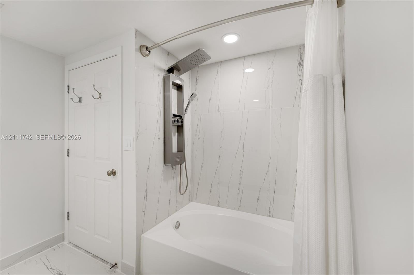 2000 N Bayshore Drive 619 Property Photo 17