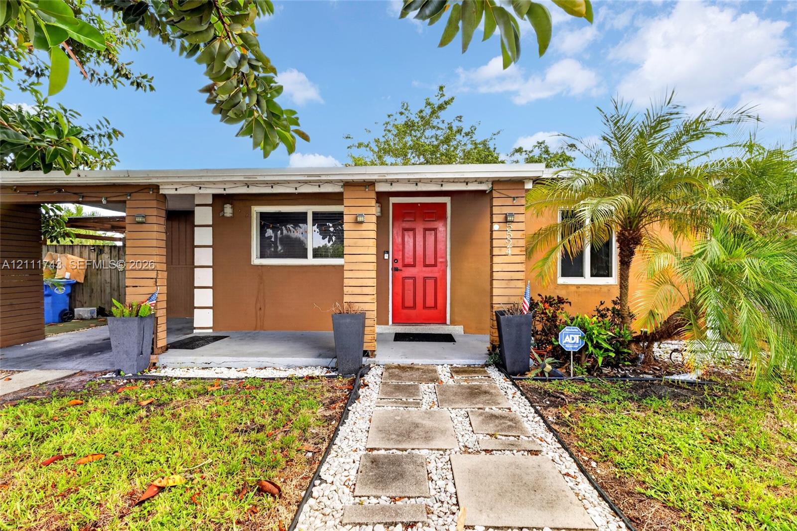 5524 N Andrews Avenue Property Photo 1