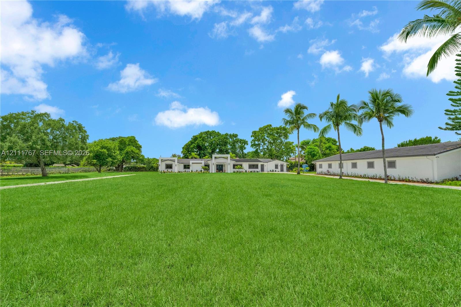 17640 Sw 52nd Court Property Photo 4