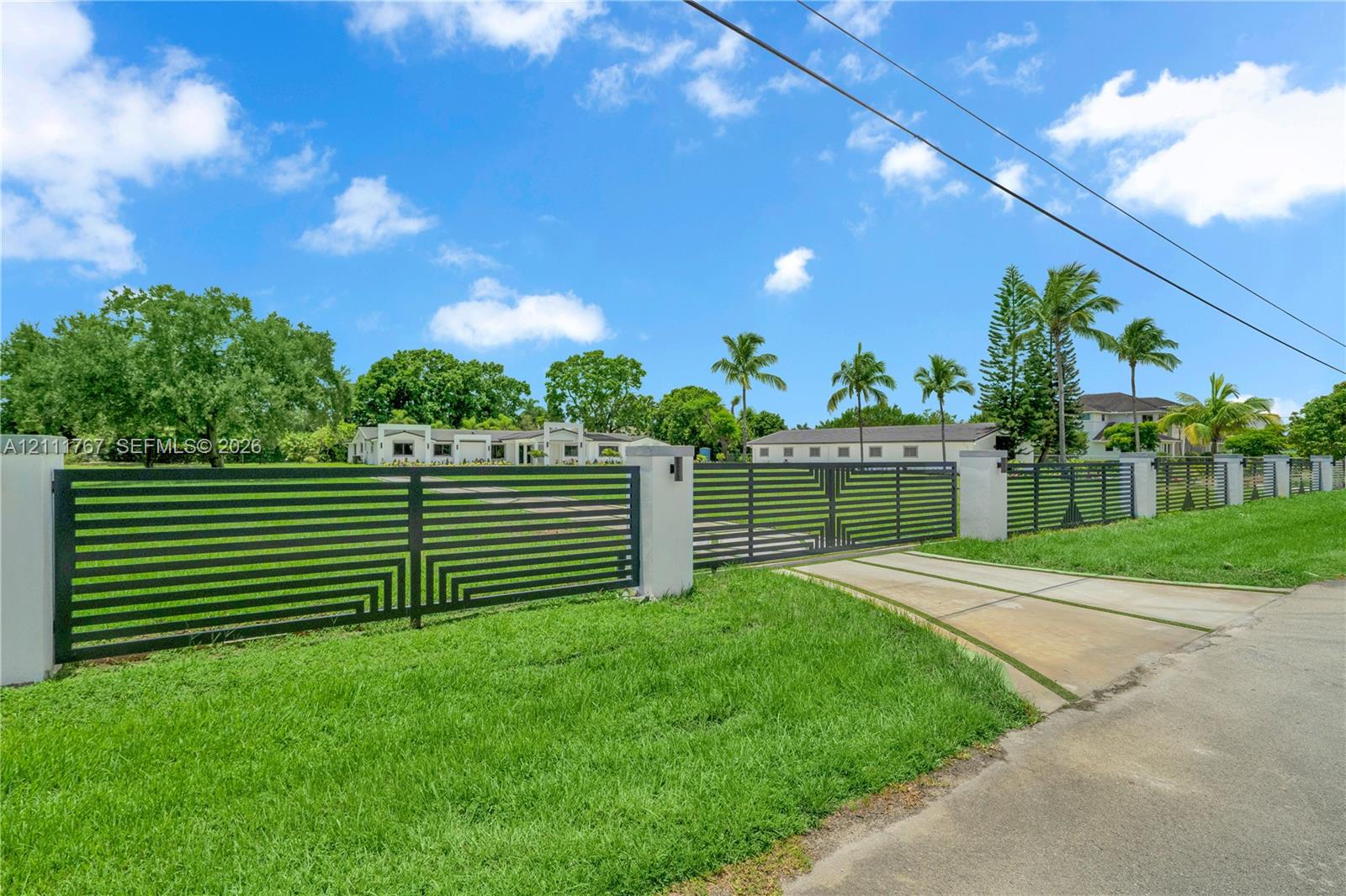 17640 Sw 52nd Court Property Photo 5