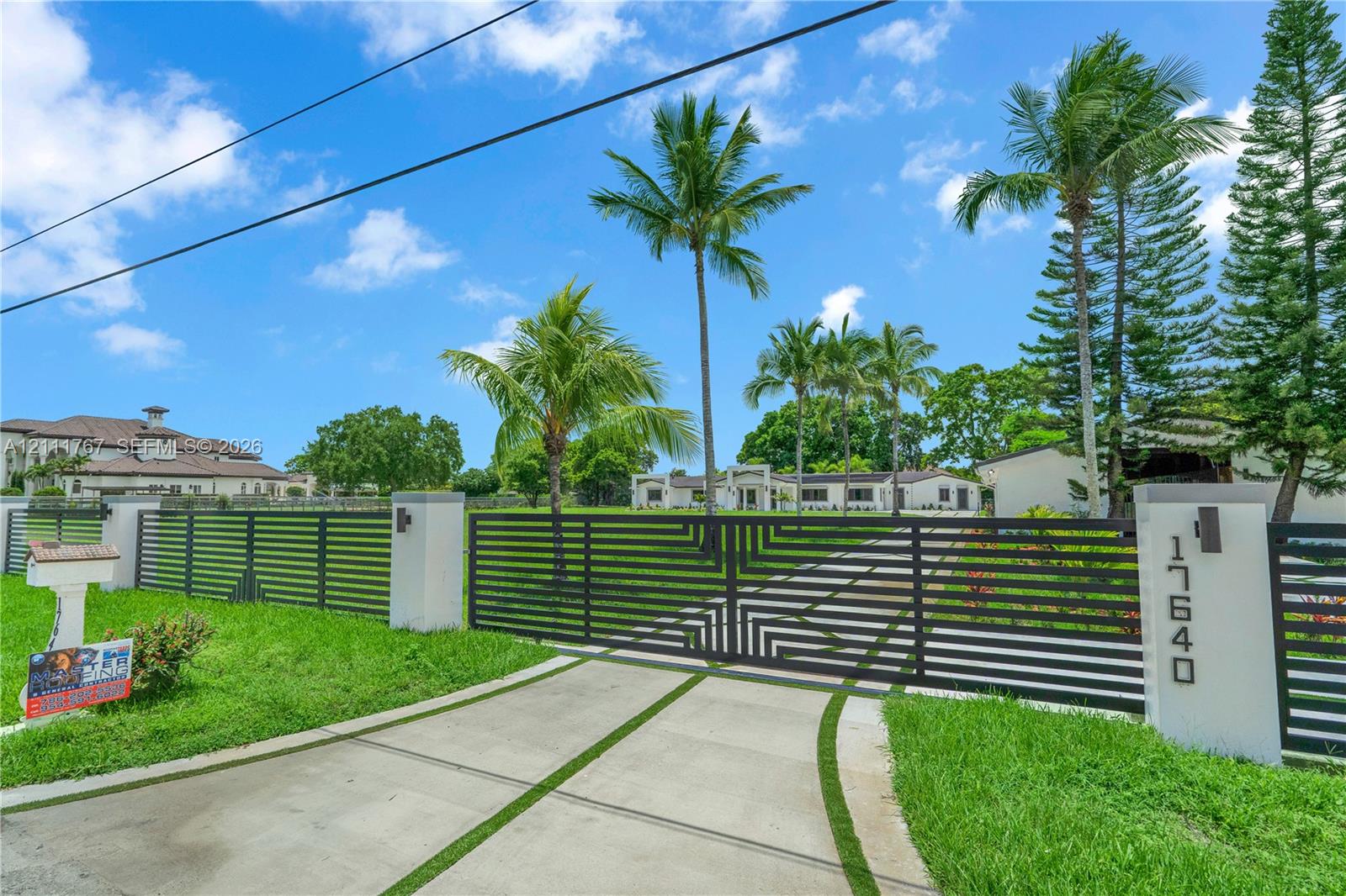 17640 Sw 52nd Court Property Photo 6