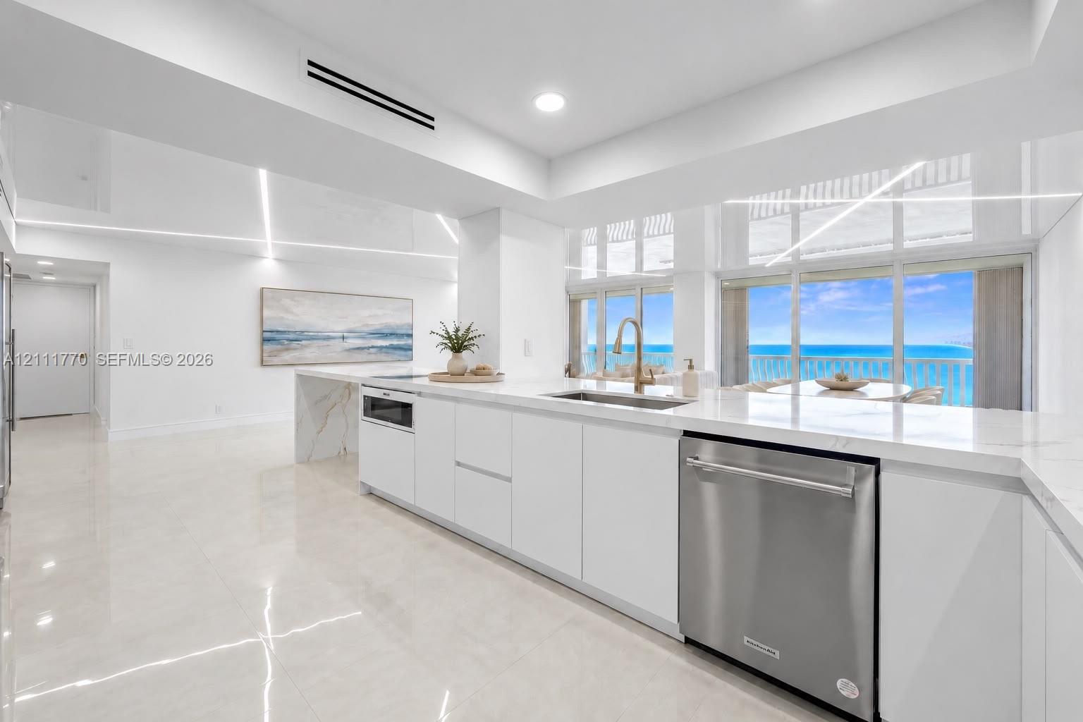 2200 S Ocean Lane 2204 Property Photo 11