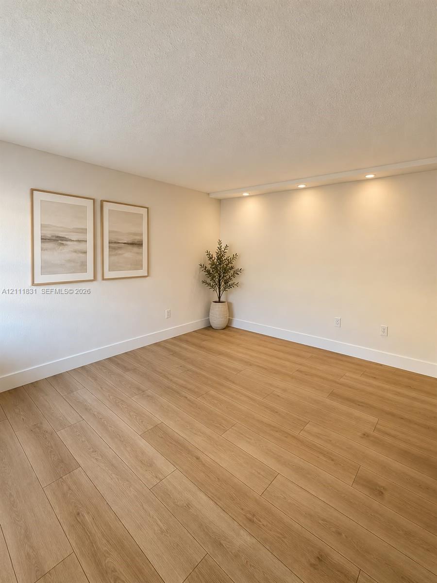 1629 N River Drive 103 Property Photo 6